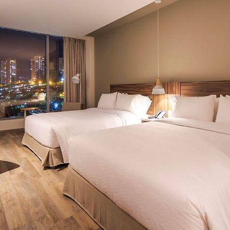 Novotel Medellin El Tesoro Ngoại thất bức ảnh A room at the hotel