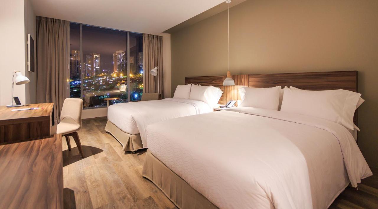 Novotel Medellin El Tesoro Ngoại thất bức ảnh A room at the hotel