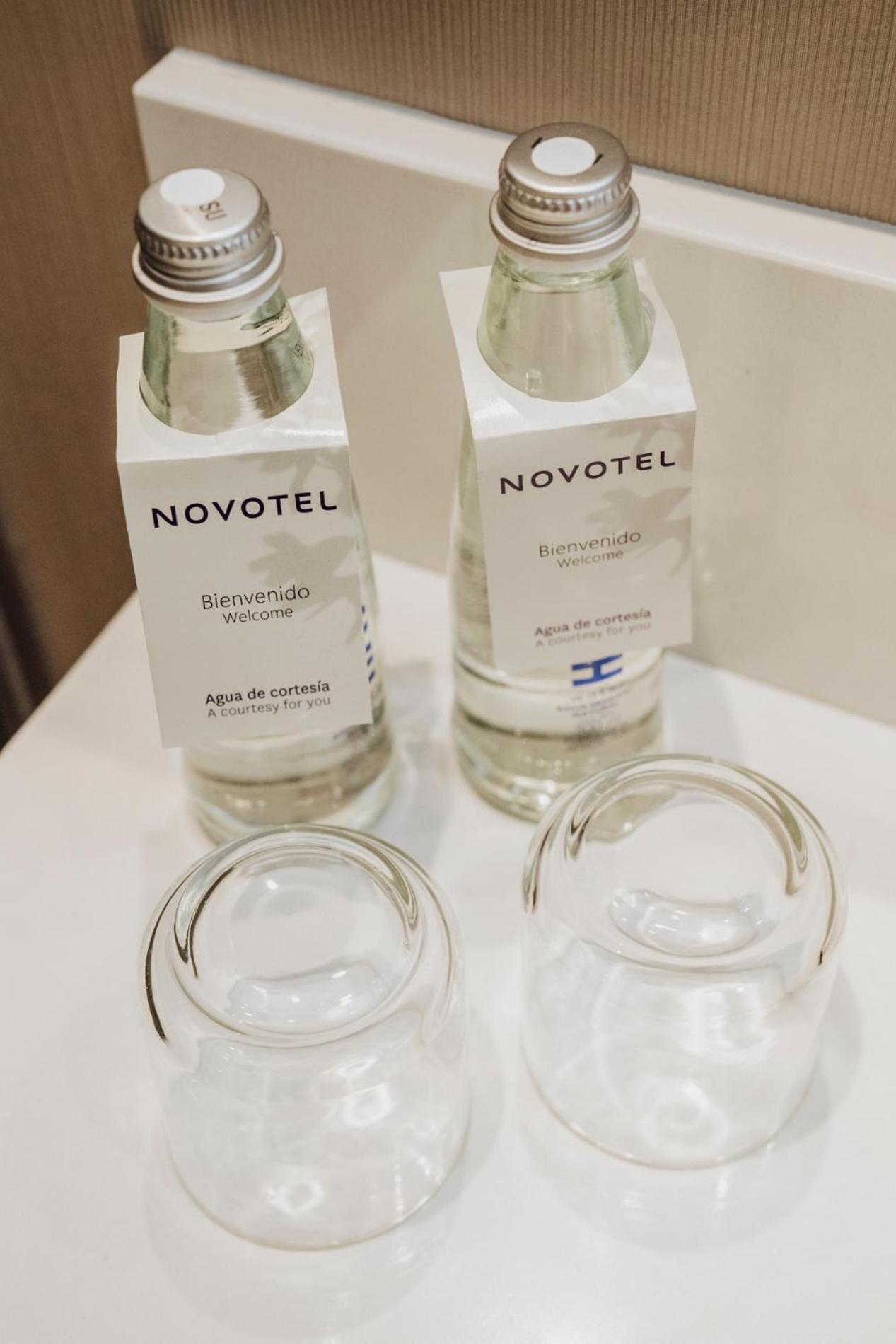 Novotel Medellin El Tesoro Ngoại thất bức ảnh Bottled water in a hotel room