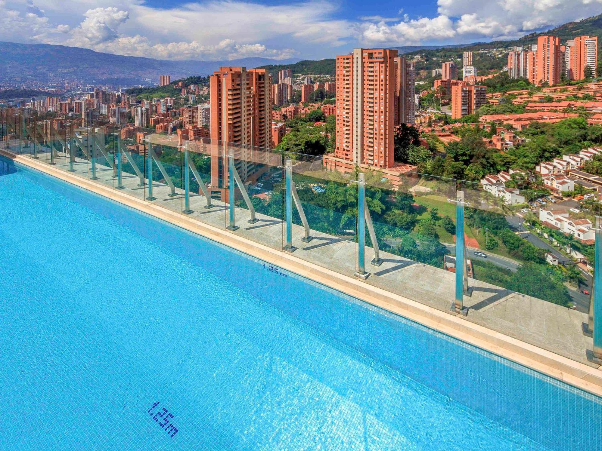 Novotel Medellin El Tesoro Ngoại thất bức ảnh Infinity pool in Medellín, Colombia