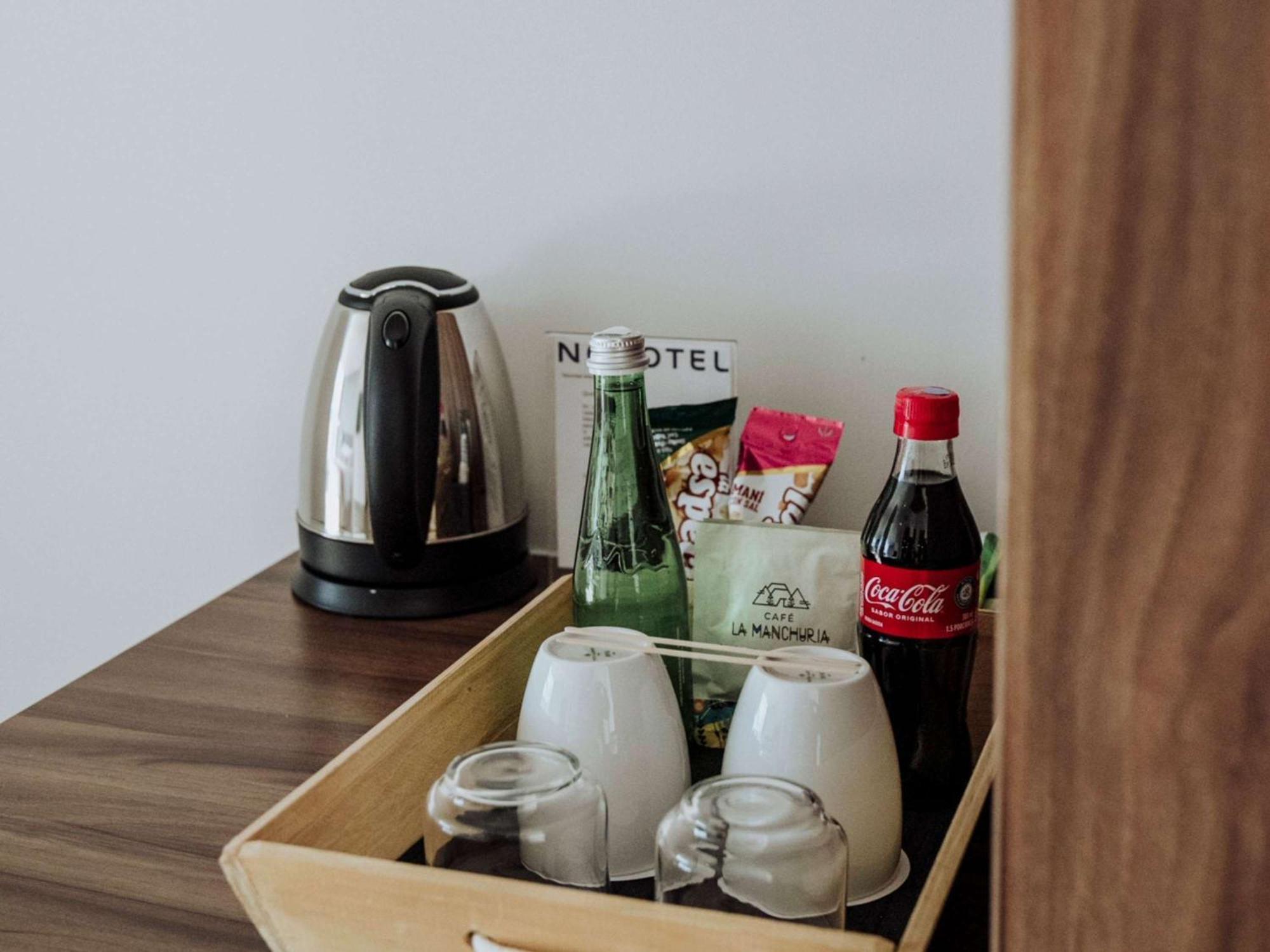 Novotel Medellin El Tesoro Ngoại thất bức ảnh A hotel room with a kettle