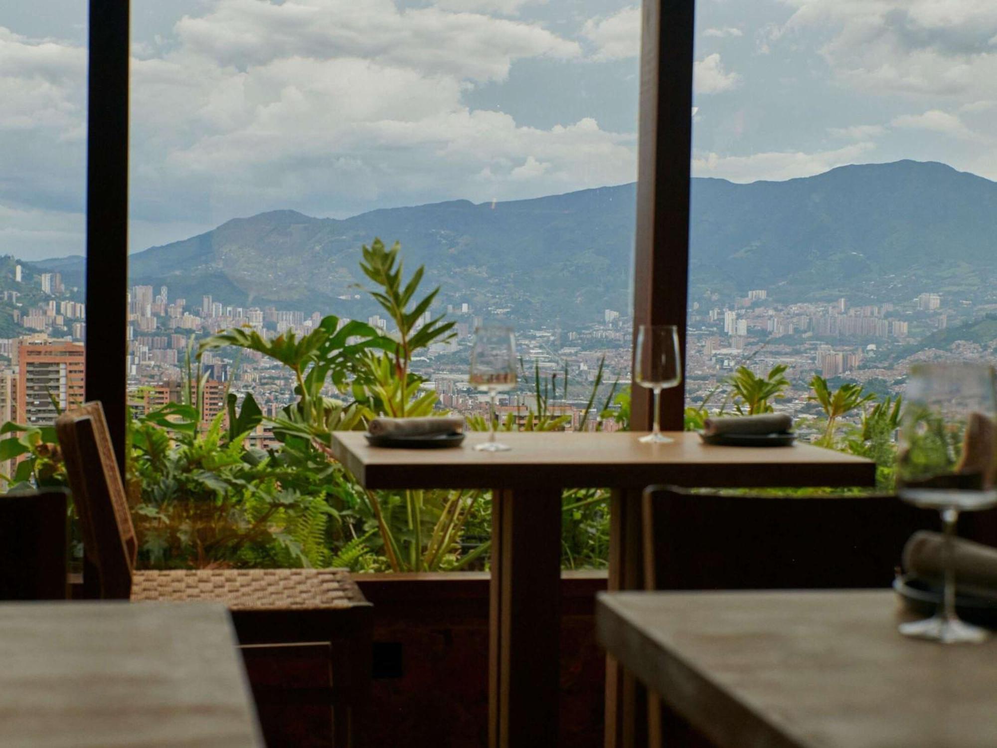 Novotel Medellin El Tesoro Ngoại thất bức ảnh View from the restaurant